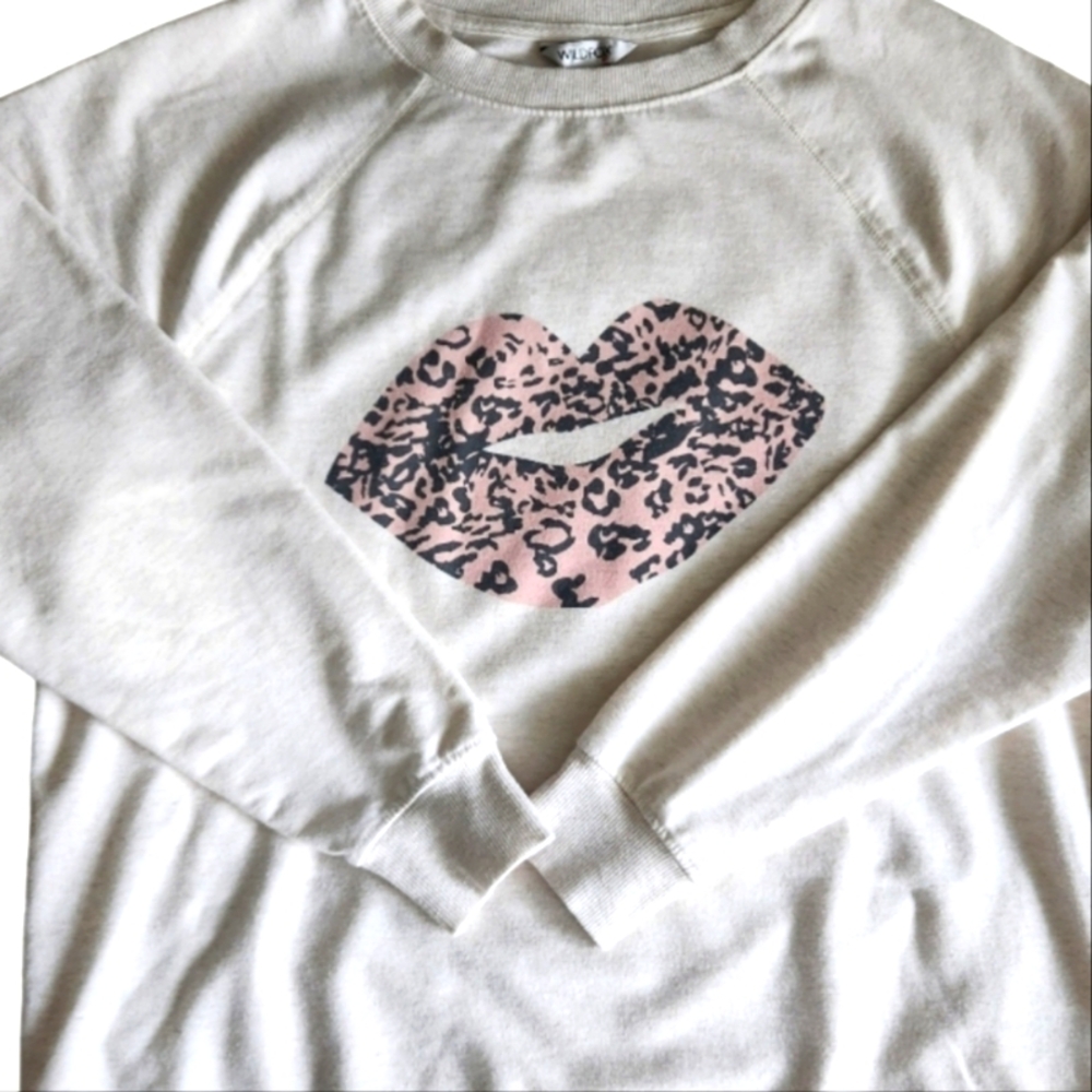 Wildfox Chic Beige Leopard Lips Sweater/Tunic - Picture 3 of 8
